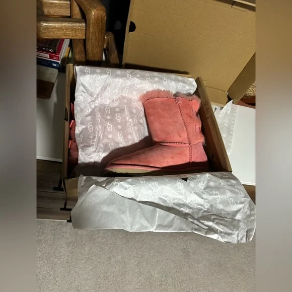 UGG Big Girls Coral Sheepskin Boots - Picture 8 of 10